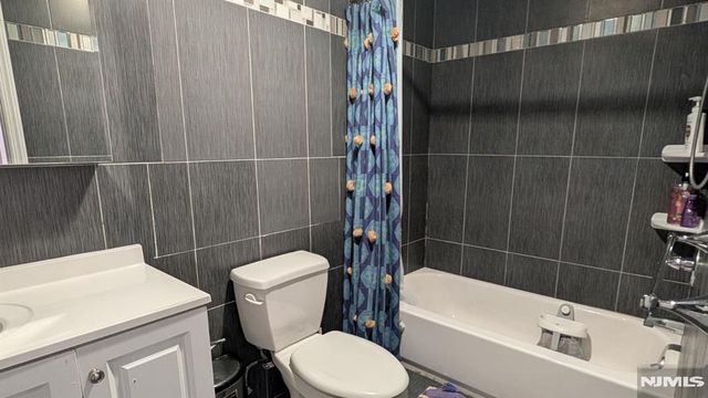 129 Wilbur Road, Bergenfield, NJ 07621