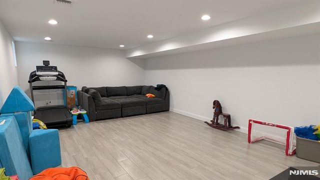 129 Wilbur Road, Bergenfield, NJ 07621