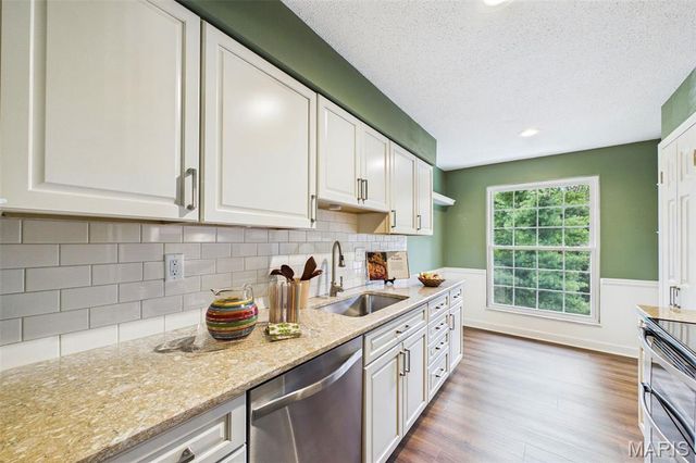 1525 Hampton Hall Drive 22, Chesterfield, MO 63017