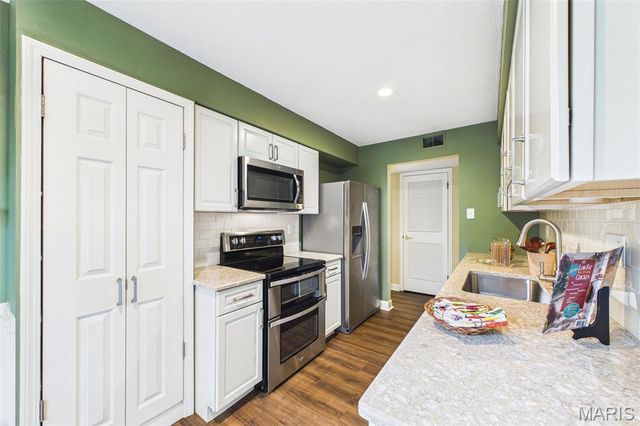 1525 Hampton Hall Drive 22, Chesterfield, MO 63017
