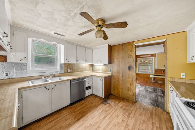 234 Lower Standing Rock Rd, Dover, TN 37058