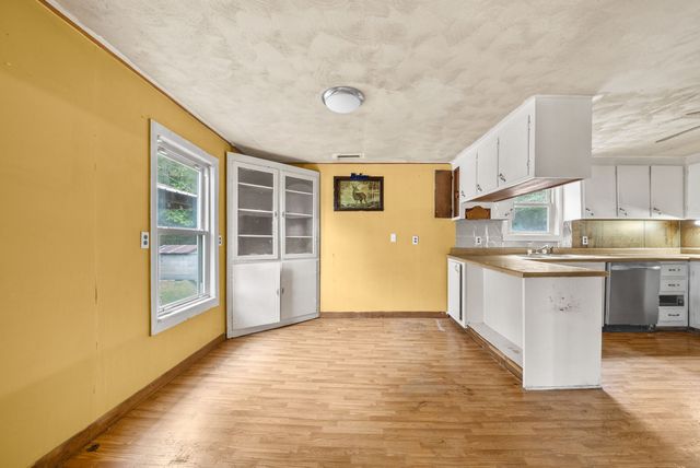 234 Lower Standing Rock Rd, Dover, TN 37058