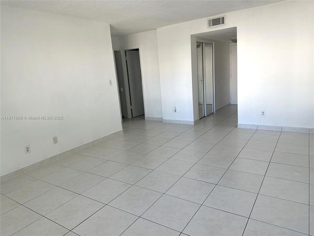 724 NE 4th St, Hallandale Beach, FL 33009
