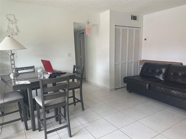 724 NE 4th St, Hallandale Beach, FL 33009