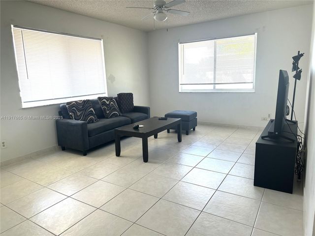 724 NE 4th St, Hallandale Beach, FL 33009