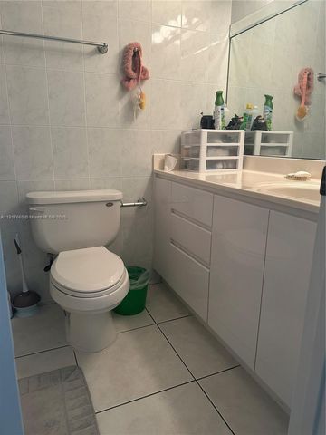 724 NE 4th St, Hallandale Beach, FL 33009