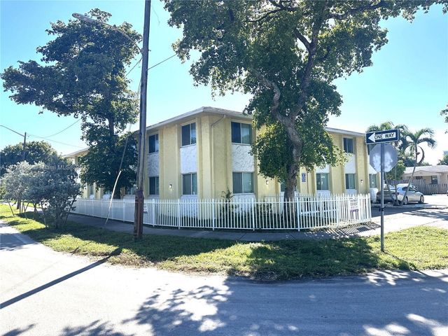 724 NE 4th St, Hallandale Beach, FL 33009