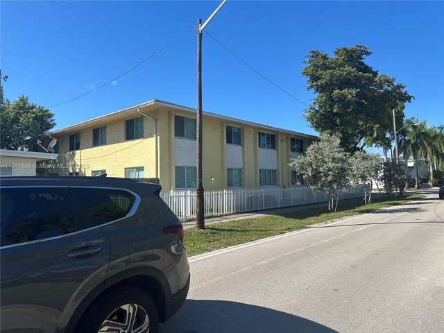 724 NE 4th St, Hallandale Beach, FL 33009