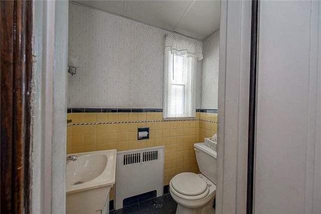 403 S Winebiddle St, Bloomfield, PA 15224