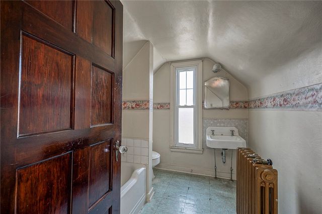 403 S Winebiddle St, Bloomfield, PA 15224