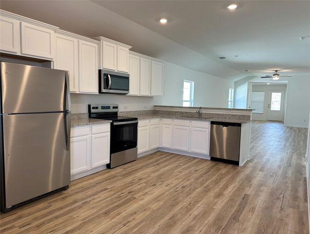 121 Morrison DR, Jarrell, TX 76537