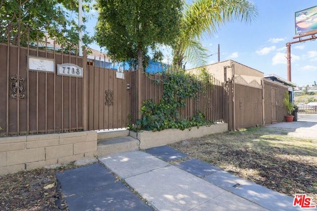 7703 N Hollywood Way, Burbank, CA 91505
