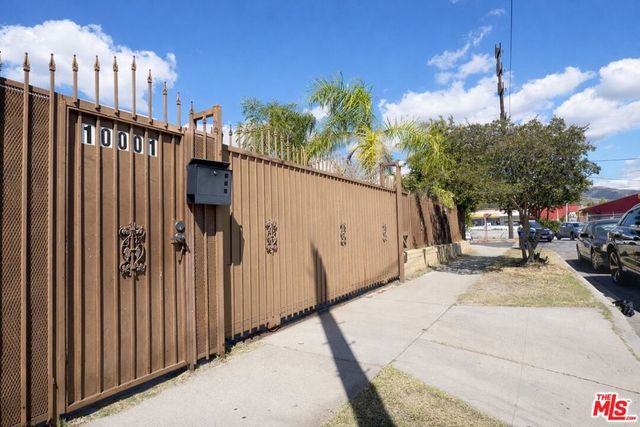 7703 N Hollywood Way, Burbank, CA 91505