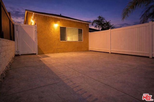 7703 N Hollywood Way, Burbank, CA 91505