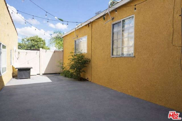 7703 N Hollywood Way, Burbank, CA 91505