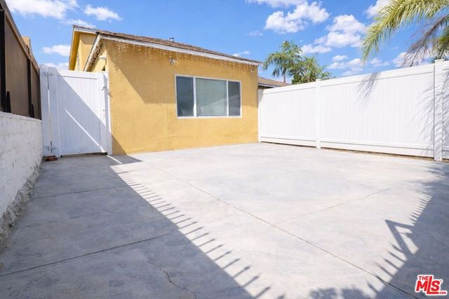 7703 N Hollywood Way, Burbank, CA 91505