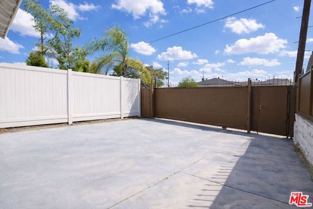 7703 N Hollywood Way, Burbank, CA 91505
