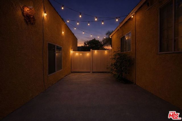 7703 N Hollywood Way, Burbank, CA 91505