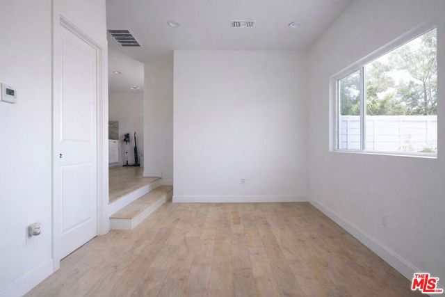 7703 N Hollywood Way, Burbank, CA 91505