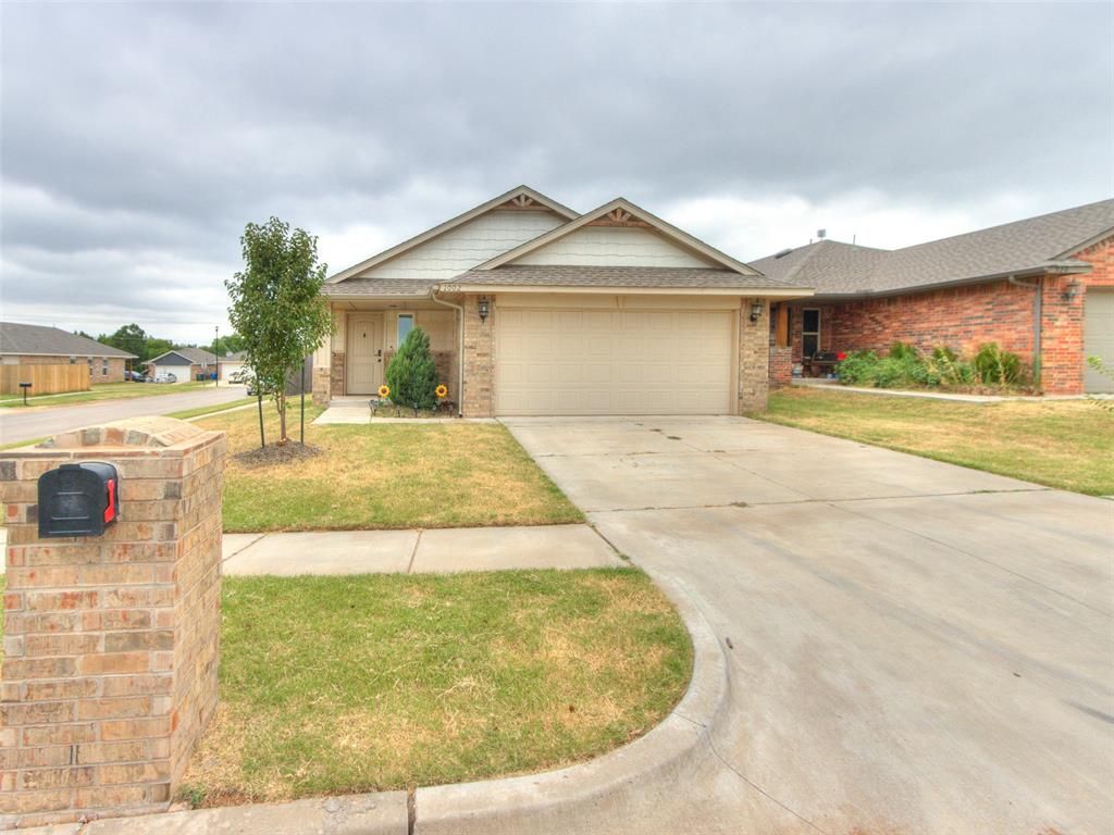 1002 Tarry Town Drive, Chickasha, OK 73018