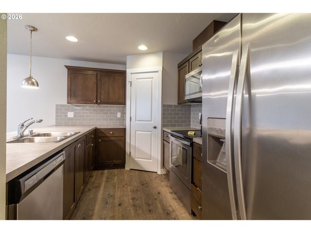 2917 FRUIT VALLEY Rd, Vancouver, WA 98660