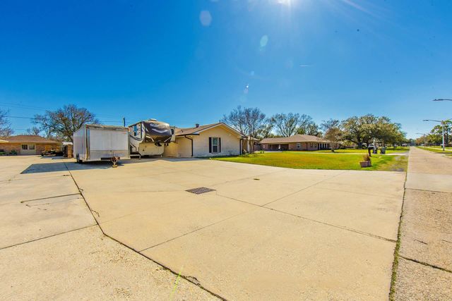 300 Estate Dr, Houma, LA 70364