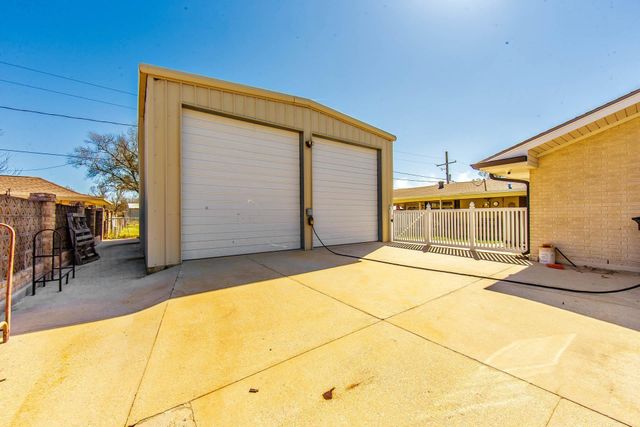 300 Estate Dr, Houma, LA 70364