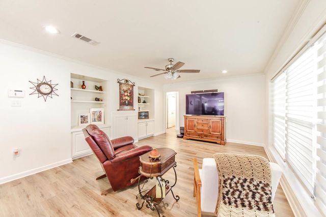 300 Estate Dr, Houma, LA 70364