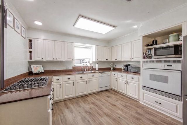 300 Estate Dr, Houma, LA 70364