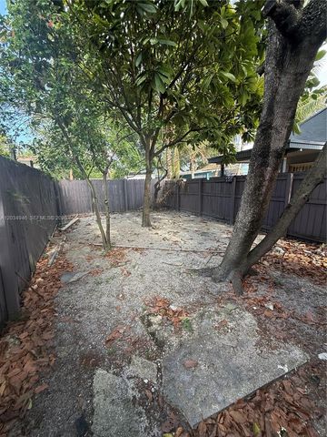 1143 NW 27th St, Miami, FL 33127