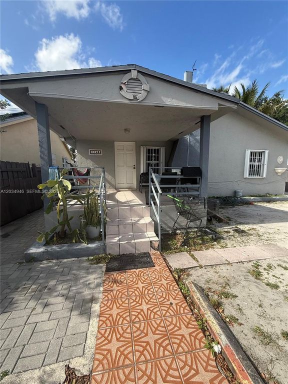 1143 NW 27th St, Miami, FL 33127