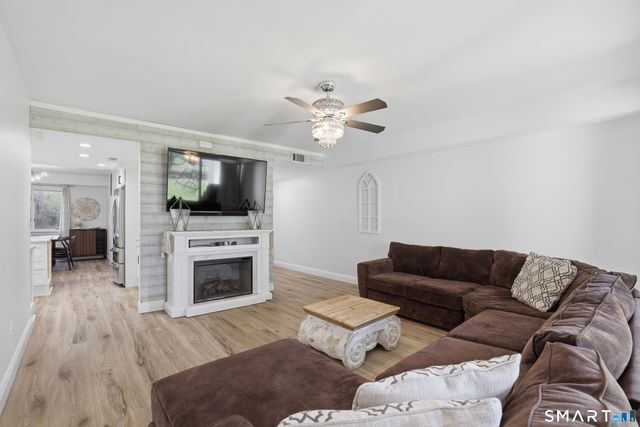 814 Popes Island Road 814, Milford, CT 06461