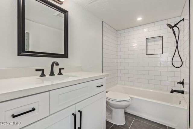 4901 S CALLE LOS CERROS Drive 202, Tempe, AZ 85282