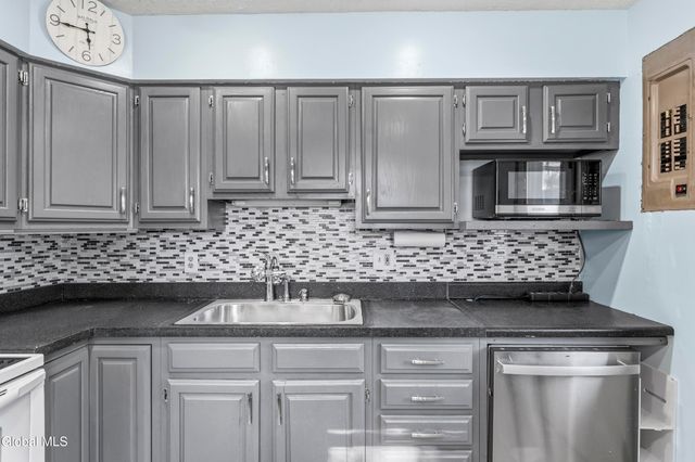 1054 Outer Drive, Rotterdam, NY 12303