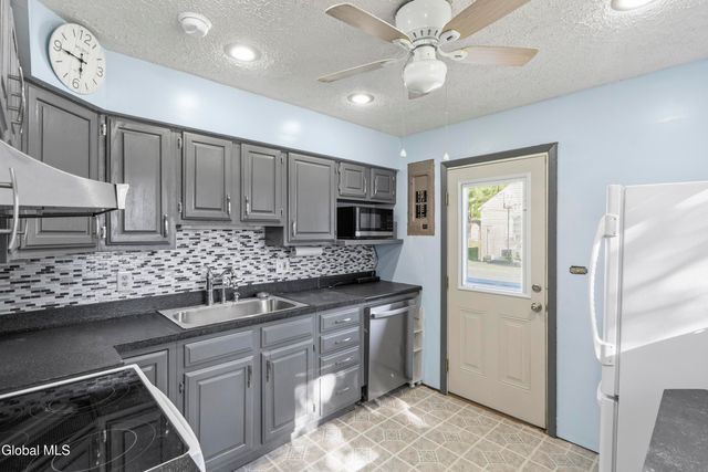 1054 Outer Drive, Rotterdam, NY 12303