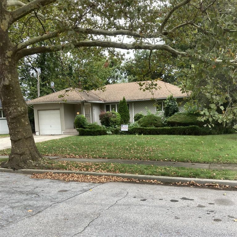1375 Carole Court, Valley Stream, NY 11580 — exterior