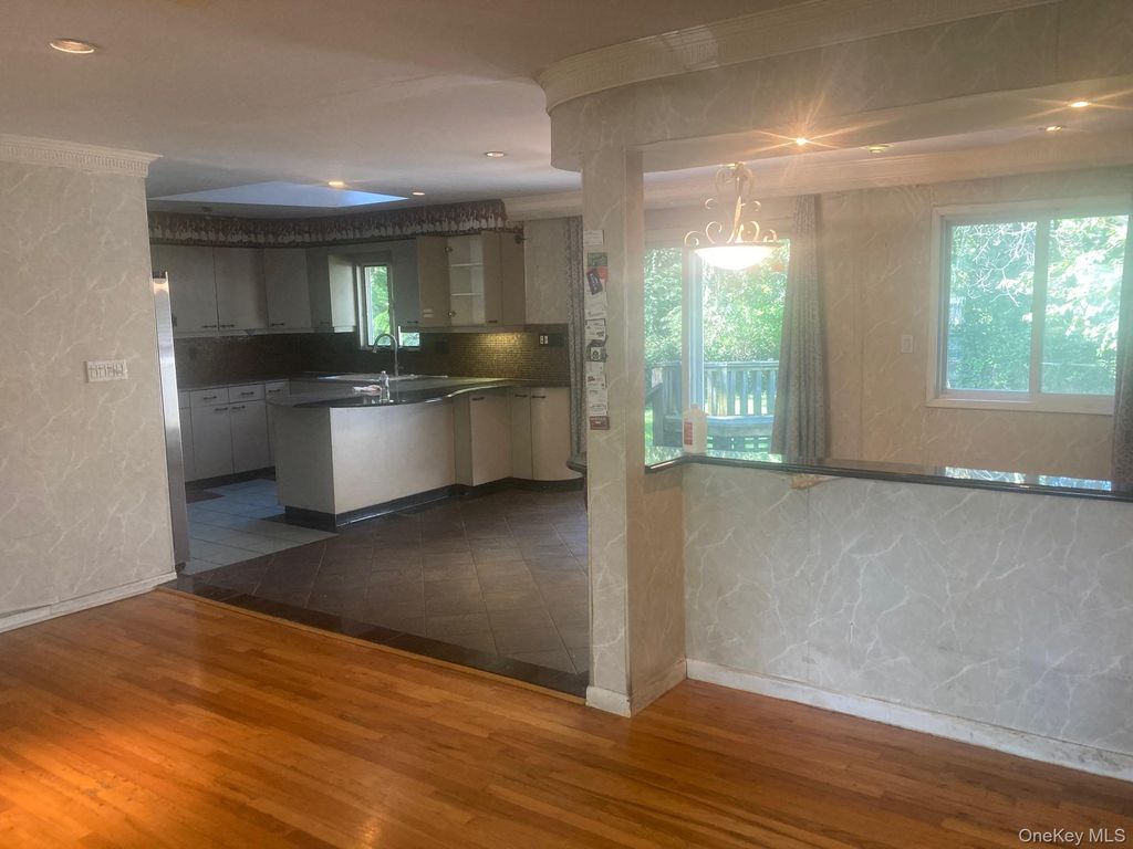 1375 Carole Court, Valley Stream, NY 11580 — photo 3