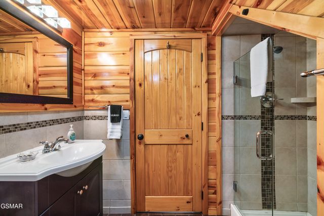 1480 Zurich Road, Gatlinburg, TN 37738