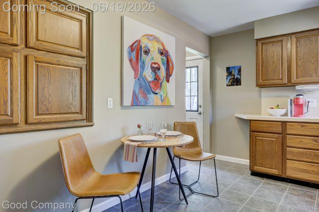 27605 Lyndon Street, Livonia, MI 48154