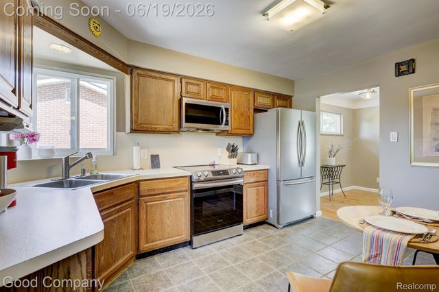 27605 Lyndon Street, Livonia, MI 48154