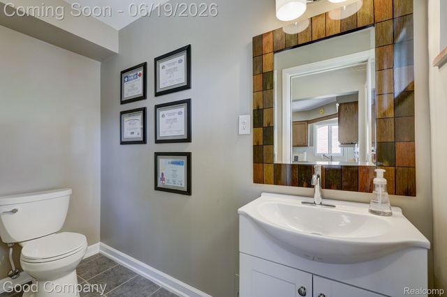 27605 Lyndon Street, Livonia, MI 48154