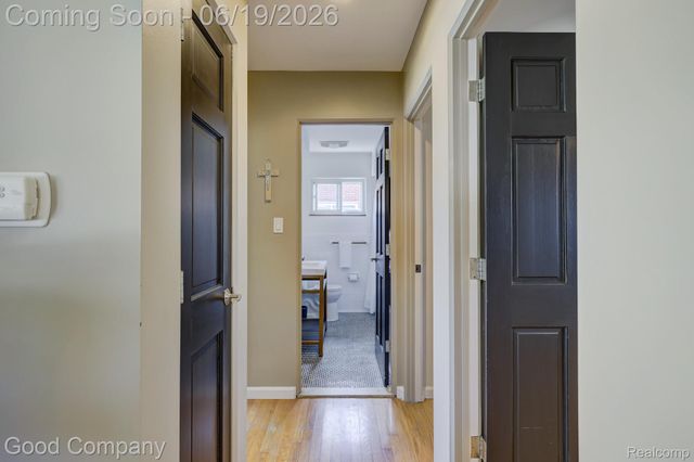 27605 Lyndon Street, Livonia, MI 48154