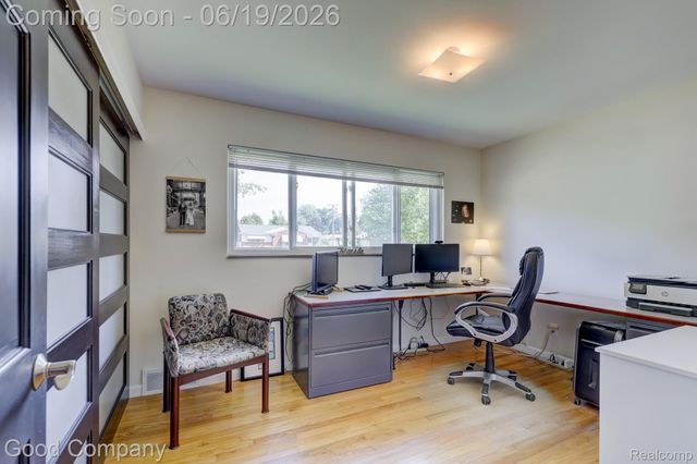 27605 Lyndon Street, Livonia, MI 48154