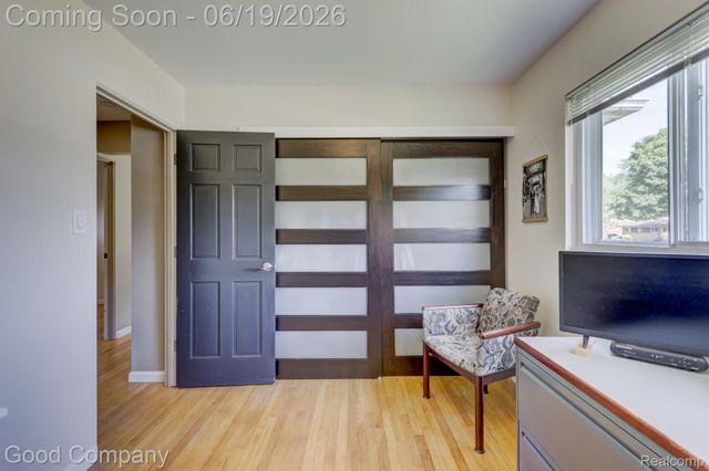 27605 Lyndon Street, Livonia, MI 48154