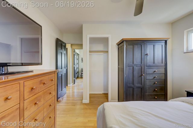 27605 Lyndon Street, Livonia, MI 48154