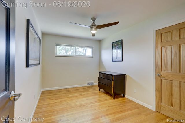 27605 Lyndon Street, Livonia, MI 48154