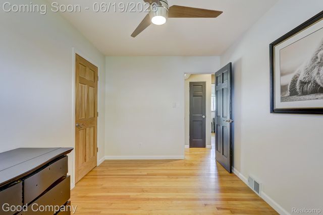 27605 Lyndon Street, Livonia, MI 48154