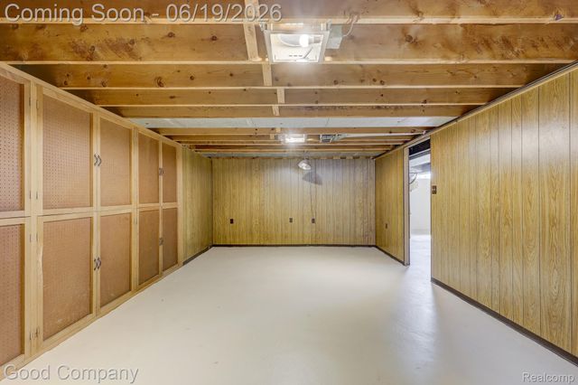 27605 Lyndon Street, Livonia, MI 48154