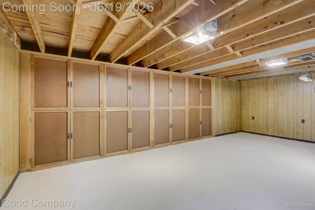 27605 Lyndon Street, Livonia, MI 48154