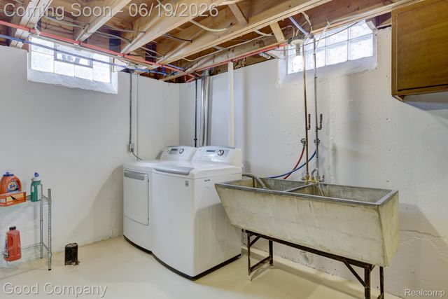 27605 Lyndon Street, Livonia, MI 48154